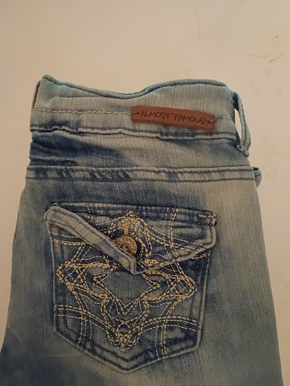 Almost Famous Women's Light Wash Embroidered Jeans